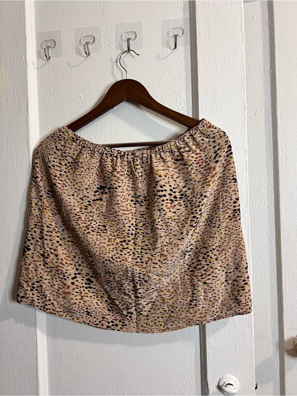 Broadway and Broome Elastic-Waist Mini Skirt in Beige Multi Dot